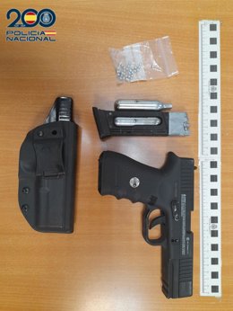 Dos detenidos tras intentar robar armados con una pistola de gas en un 'súper' de Valladolid .