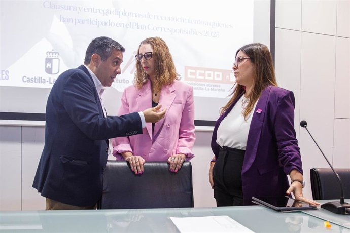 La consejera de Igualdad, Sara Simón, clausura el programa sobre corresponsabilidad que CCOO ha desarrollado con apoyo del Gobierno regional.