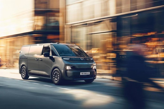 Renault lanza su nuevo Trafic E-Tech, su primera furgoneta eléctrica y que estará disponible en 2026.