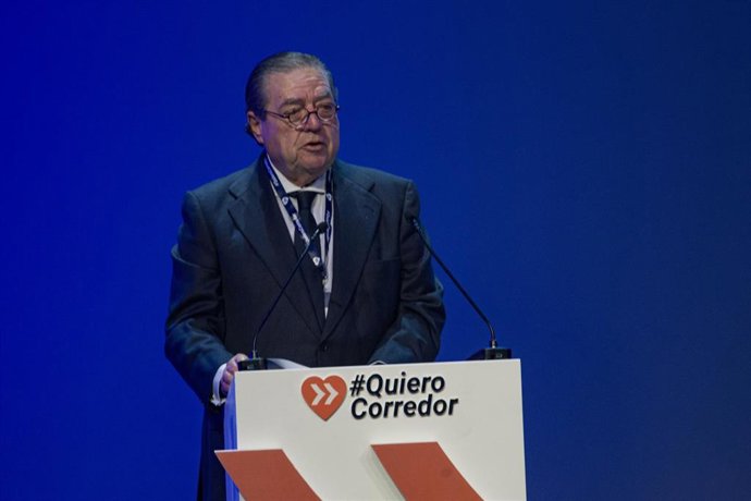 Archivo - El presidente de la AVE, Vicente Boluda, intervene durante la celebración del VI acto empresarial por el Corredor Mediterráneo, a 17 de noviembre de 2022, en Barcelona (imagen de archivo)