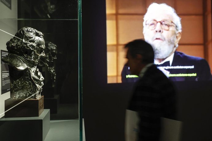 Archivo - Una pantalla proyecta a Luis García Berlanga durante la exposición ‘Interior Berlanga’, en CaixaForum València, a 29 de febrero de 2024, en Valencia, Comunidad Valenciana (España). ARCHIVO. 