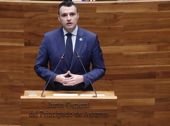 El consejero de Hacienda, Guillermo Peláez, en el Pleno.