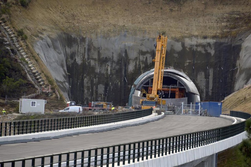 Fallece un trabajador y otro resulta herido en las obras del AVE en San Cibrao das Viñas (Orense)