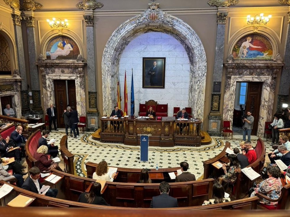 Imagen del inicio del pleno ordinario de noviembre 2025 del Ayuntamiento de Valncia, en el que se ha aprobado provisionalmente el prespuesto del consistorio para el próximo año.