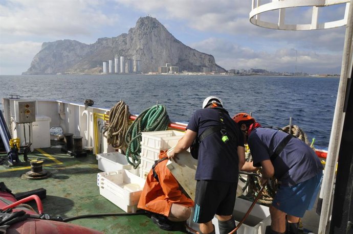 Barco de la campaña oceanográfica 'Estrecho_1025' desarrollada entre el Peñón de Gibraltar y la costa de La Línea de la Concepción (Cádiz).