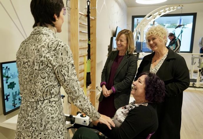 Archivo - Las diputadas Eider Mendoza y Maite Peña en el nuevo centro de día de Arrasate