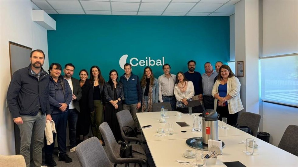 Fran González en la visita a Ceibal en Montevideo.