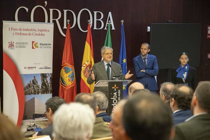 El presidente de la Diputación de Córdoba, Salvador Fuentes, participa en el I Foro de Industria, Logística y Defensa.