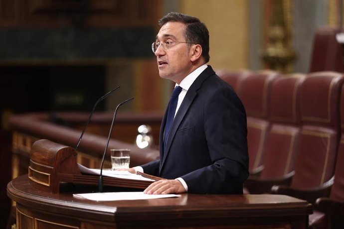 Archivo - El ministro de Exteriores, Unión Europea y Cooperación, José Manuel Albares, durante una sesión plenaria