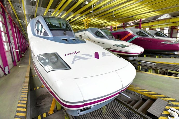 Archivo - Trenes de Alta Velocidad de Renfe