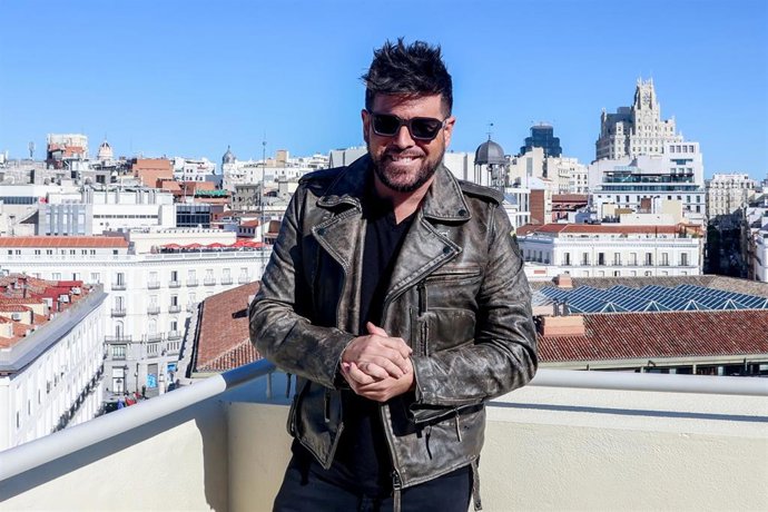 Archivo - El cantante Pablo López posa tras una entrevista para Europa Press, en el Hotel Umusic, a 19 de febrero de 2024, en Madrid (España). Pablo José López Jiménez, conocido artísticamente como Pablo López, es un cantautor, compositor y músico español
