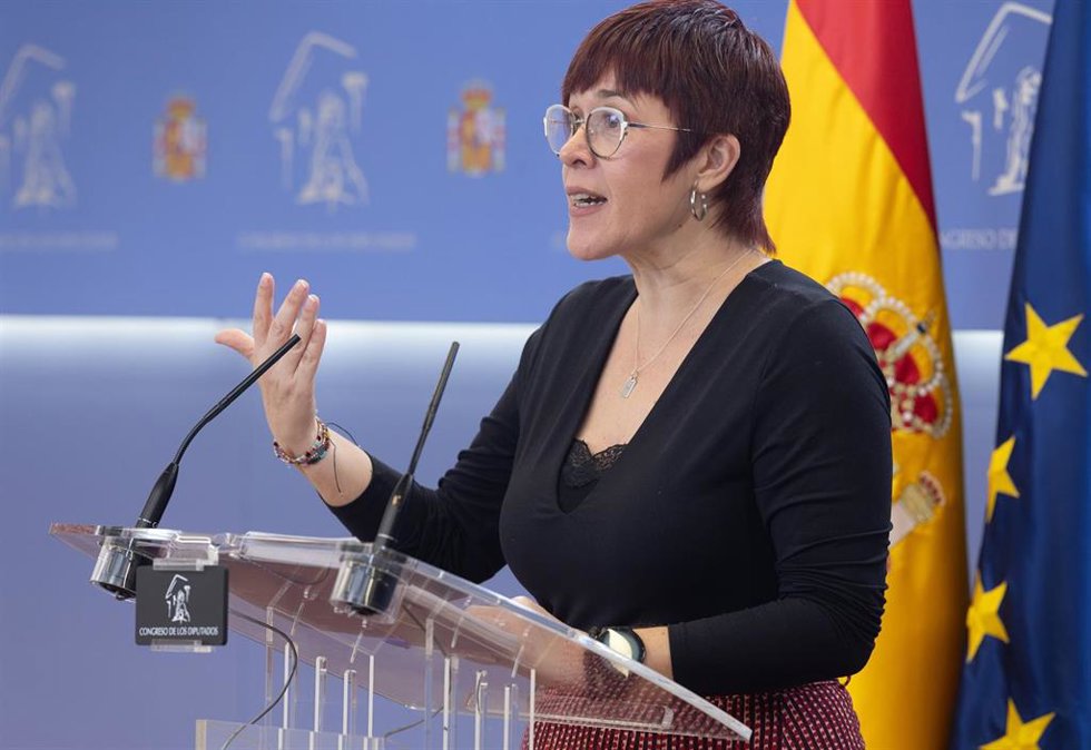 La diputado de Compromís gueda Micó durante una rueda de prensa en el Congreso de los Diputados, a 11 de noviembre de 2025, en Madrid (España).