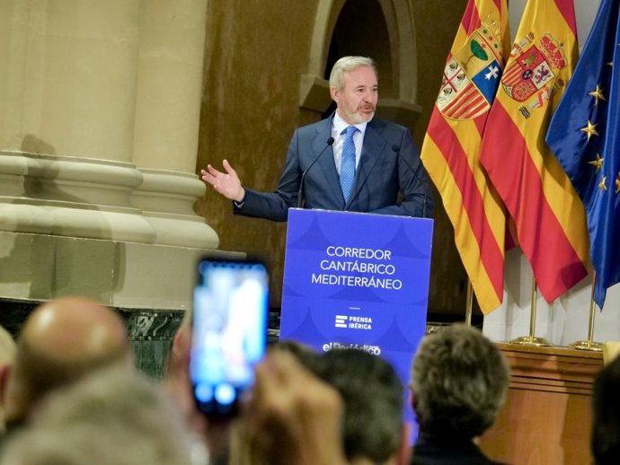 El presidente del Gobierno de Aragón, Jorge Azcón, durante la jornada 'Corredor Cantábrico-Mediterráneo'.