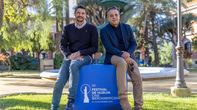 El director Paco Ortiz (derecha) y el productor José Carlos de Isla, en el Festival de Huelva