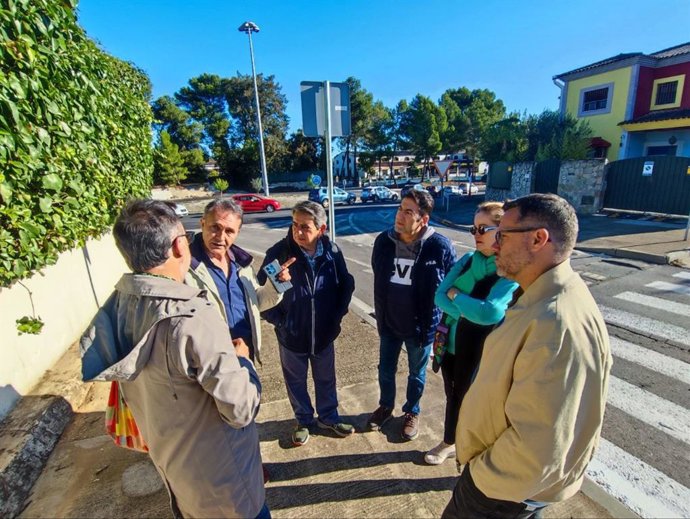 José Ignacio García con vecinos de Los Albarizones en Jerez.