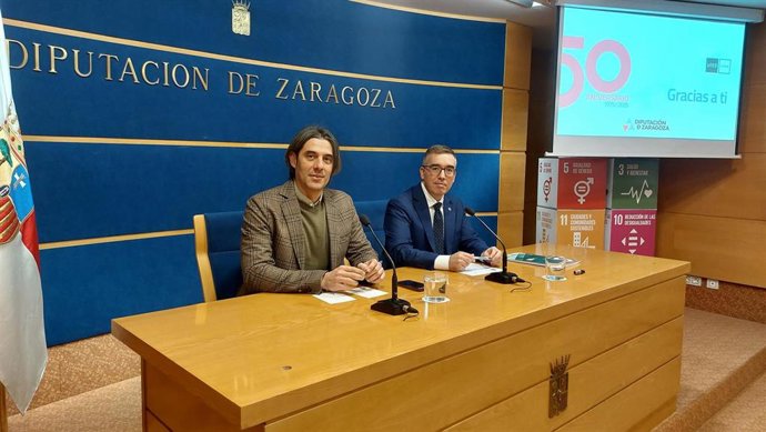 El diputado delegado de la UNED de la DPZ, José Carlos Tirado, y el director del centro asociado de la UNED en Calatayud, Luis Joaquín Simón