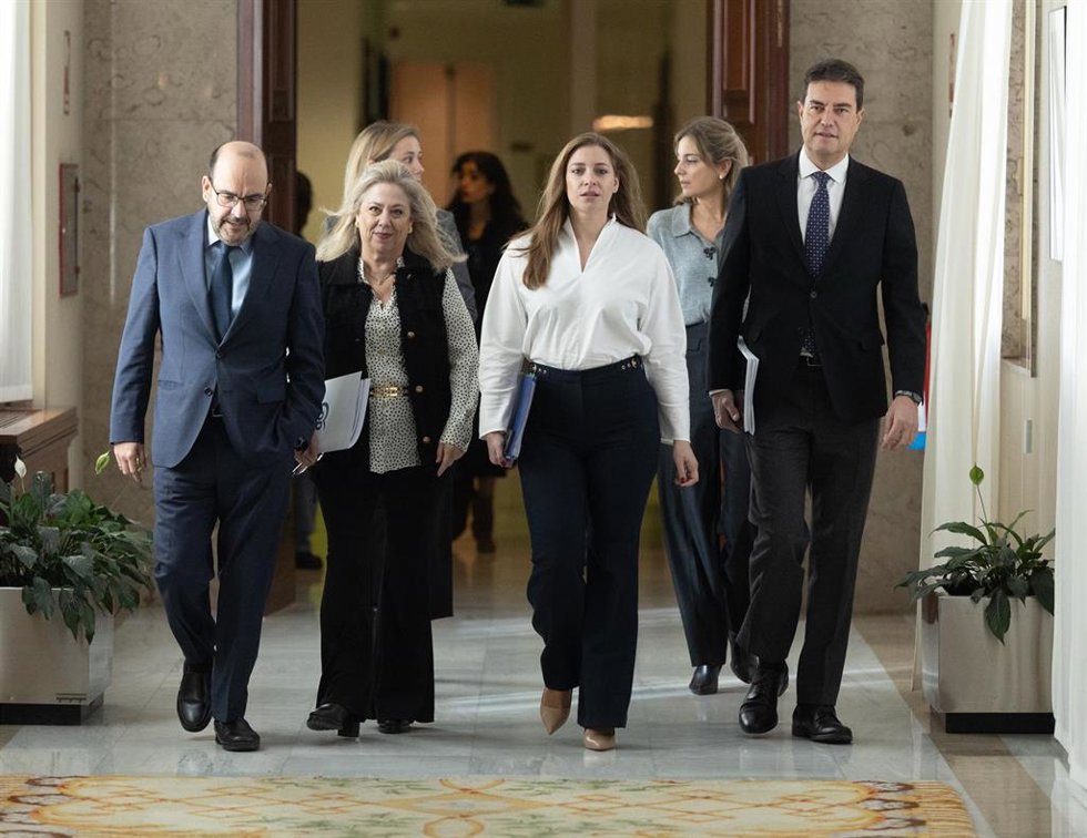 La portavoz del PP en el Congreso, Ester Muñoz, a su llegada a la Junta de Portavoces en el Congreso de los Diputados, a 11 de noviembre de 2025, en Madrid (España).