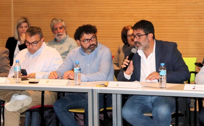 El portavoz de los cargos municipales de MÉS per Mallorca y alcalde de Esproles, Josep Ferrà, interviene en la Asamblea de Alcaldes y Alcaldesas celebrada este martes en Sant Llorenç des Cardassar.