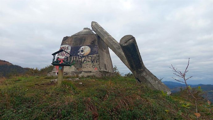 Cruz de Morkaiku en Elgoibar derribada.