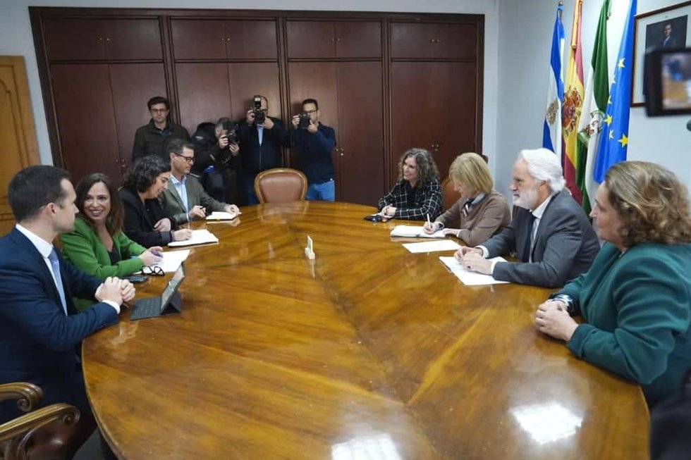 La consejera de Fomento, Rocío Díaz, reunida con la alcaldesa de Jerez.