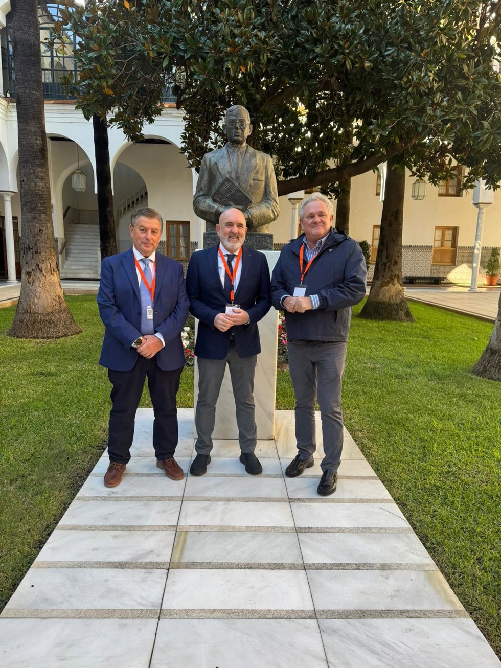 Representantes de la Confederación Comercio Andalucía en el Parlamento con motivo de su comparecencia en la comisión de Economía para analizar el Proyecto de Ley del Presupuesto para 2026.