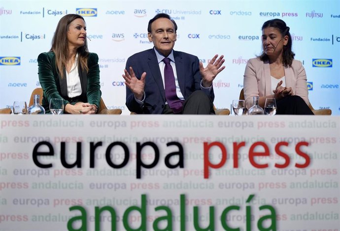 El consejero de Universidad, José Carlos Gómez Villamandos, interviene en el panel  'Innovación y Talento' dentro de la jornada Andalucía hacia el futuro de Europa Press. A 18 de noviembre de 2025, en Sevilla (Andalucía, España). 