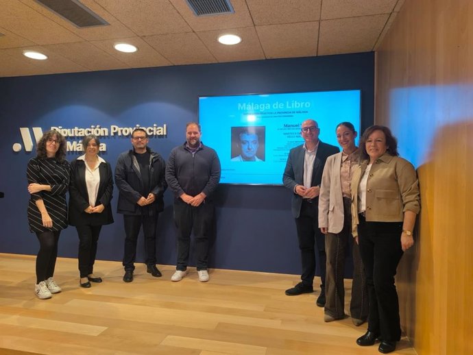 La presente edición de Málaga de Libro reúne a premios Planeta, Nadal, Biblioteca Breve y Alfaguara, según ha destacado el vicepresidente de Cultura, Manuel López Mestanza, junto a alcaldes y representantes municipales de los ayuntamientos participantes.