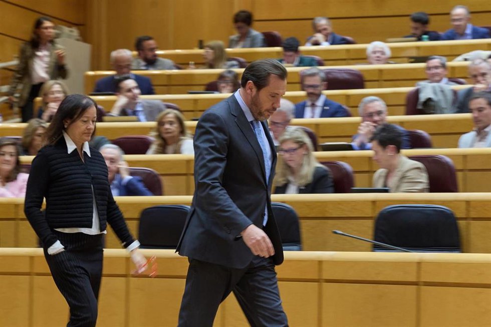Archivo - El ministro de Transportes y Movilidad Sostenible, Óscar Puente, a su llegada a una sesión de Control en el Senado, a 7 de mayo de 2024, en Madrid (España). 