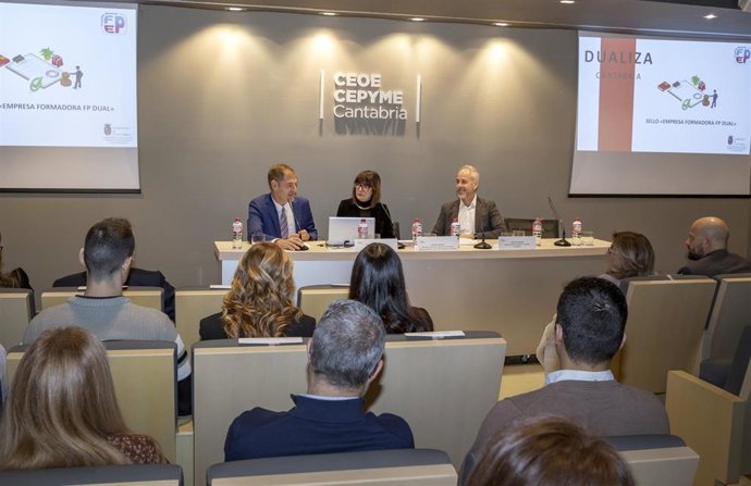 Silva presenta el Sello 'Empresa Formadora FP Dual' para fortalecer la colaboración entre centros educativos y empresas