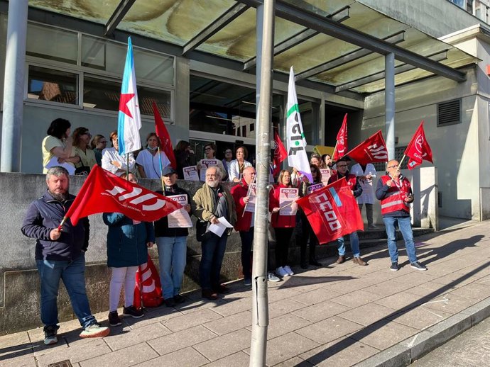 Concentración de personal de Atención Primaria ante centro de salud de Santiago de Compostela