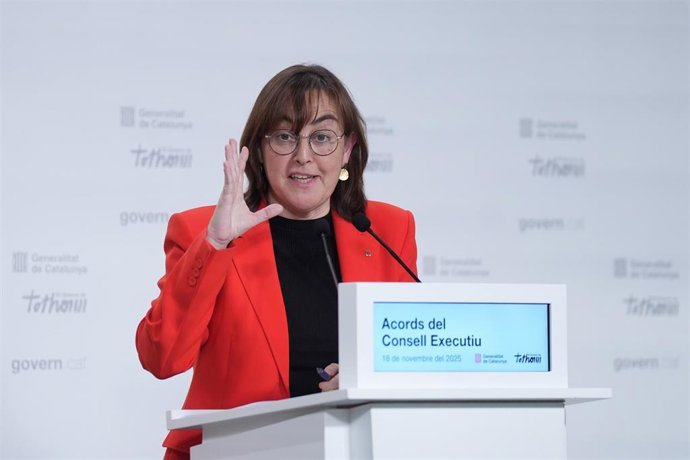 La consellera de Territorio, Vivienda y Transición Ecológica y portavoz del Govern, Sílvia Paneque, durante una rueda de prensa tras la reunión semanal del Govern, en la Generalitat de Catalunya, a 18 de noviembre de 2025, en Barcelona, Catalunya (España)