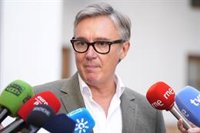 Vox afirma, tras las detenciones en Almería, que es un caso que también "vincula" al PP de Moreno