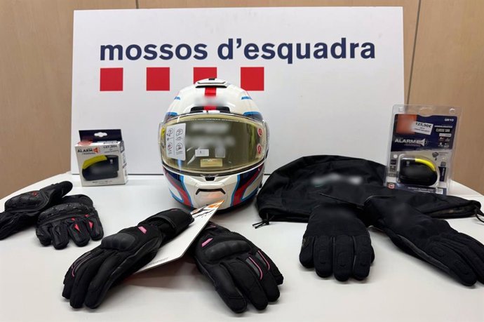 Material de moto que los dos detenidos robaron de un establecimiento