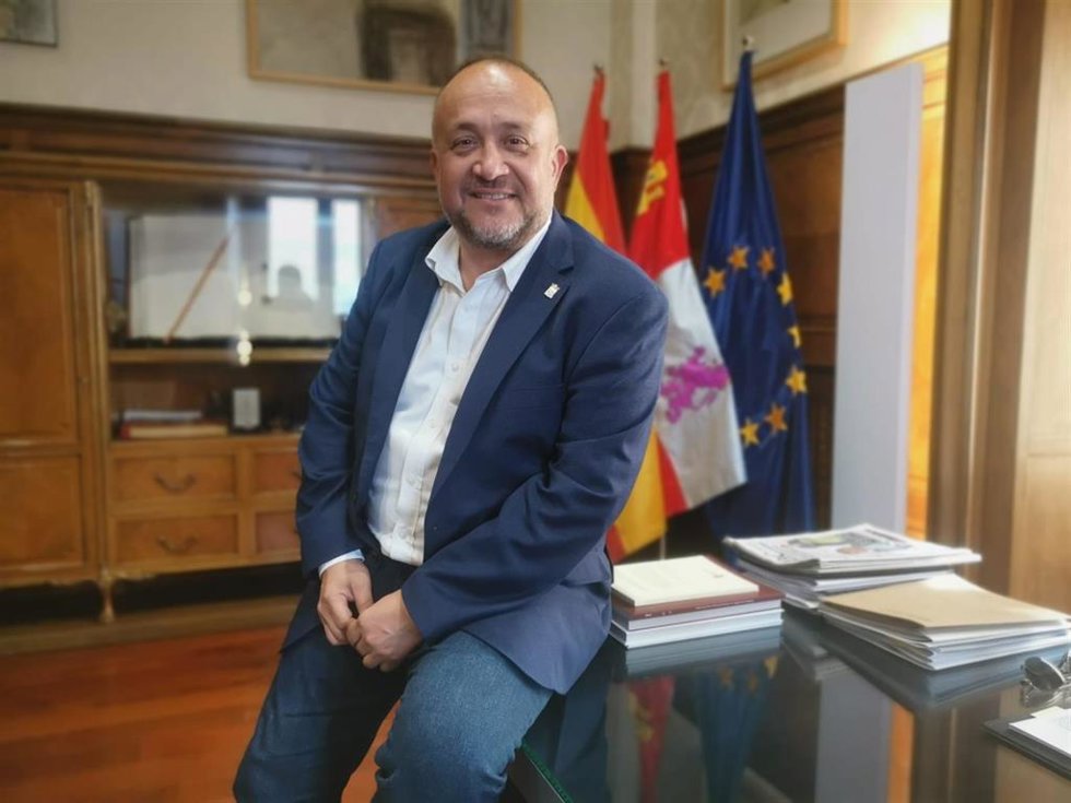 Archivo - Imagen de archivo del presidente de la Diputación de León, Gerardo Álvarez Courel.