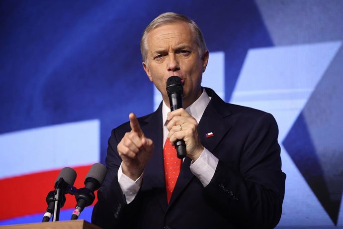 Santiago, 16 de Noviembre de 2025.   El Candidato Jose Antonio Kast realiza su discurso luego de pasar a segunda vuelta en las elecciones presidenciales 2025  Diego Martin /Aton Chile