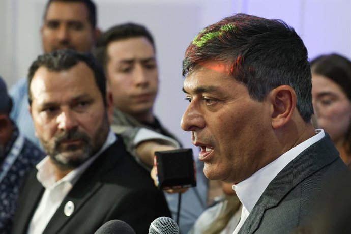 Santiago, 16 de noviembre 2025. El candidato presidencial, Franco Parisi, realiza un discurso durante el conteo de votos.  Sebastian Nanco/Aton Chile