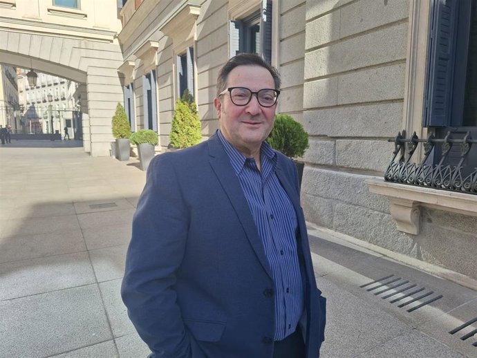 El jefe de Información Parlamentaria de Europa Press, Javier Calvo Viñuela, premio Josefina Carabias 2025