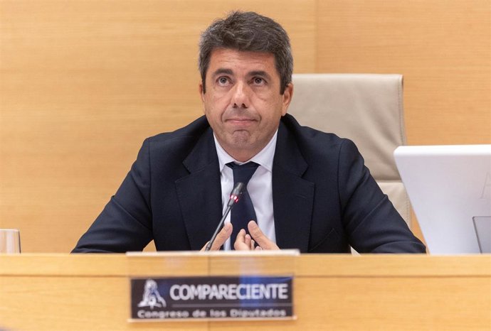 El presidente de la Generalitat valenciana en funciones, Carlos Mazón, comparece ante la comisión de la dana, en el Congreso de los Diputados, a 17 de noviembre de 2025, en Madrid (España). 