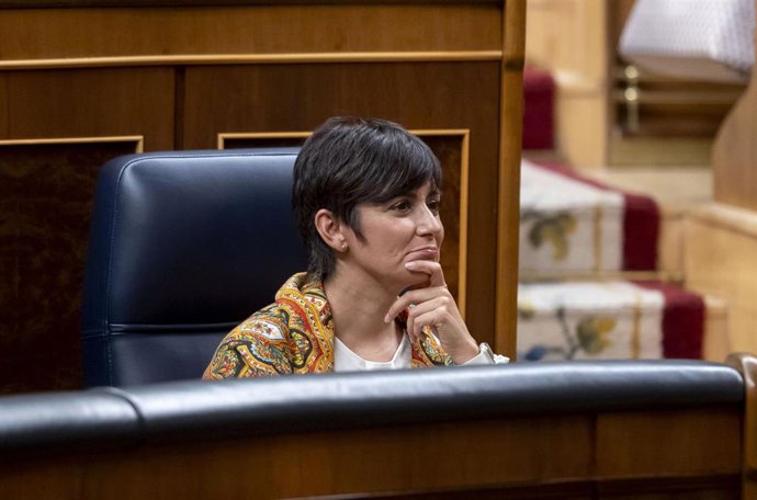 La ministra de Vivienda, Isabel Rodríguez, durante una sesión plenaria en el Congreso de los Diputados, a 11 de noviembre de 2025, en Madrid (España).