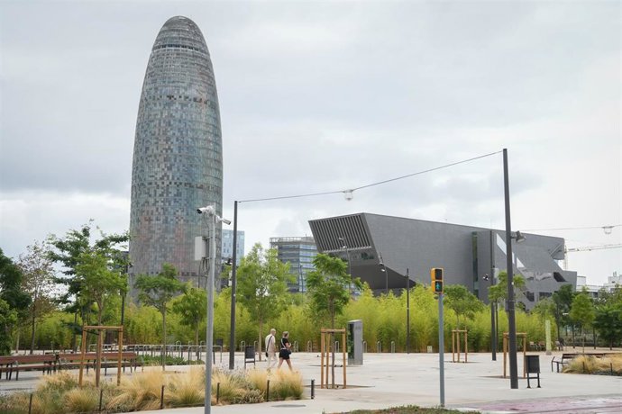 Archivo - Exterior del DHub desde la plaza de las Glòries de Barcelona