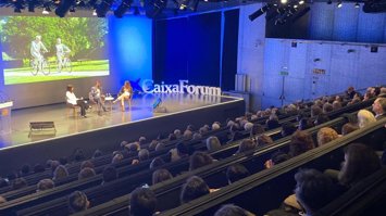 Asistentes a la jornada 'Actitud y energía a cada paso', de CaixaBank y SegurCaixa Adeslas, celebrada en CaixaForum Sevilla y dirigida al segmento sénior de la población.