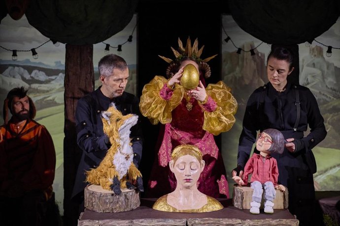 Un fragmento de la obra 'La niña que salvará nuestro mundo', de la compañía Claroscuro Teatro, destinada al público infantil.