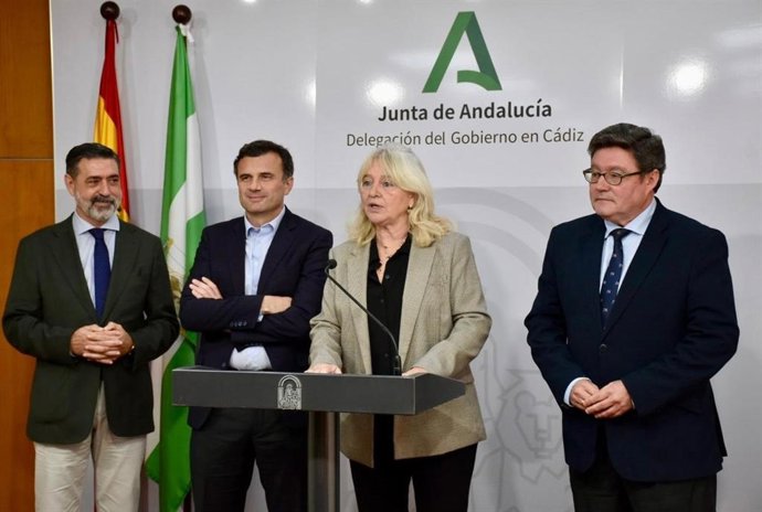 Mercedes Colombocon Bruno García en rueda de prensa.