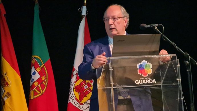 Archivo - El presidente del CES en Castilla y León, Enrique Cabero.