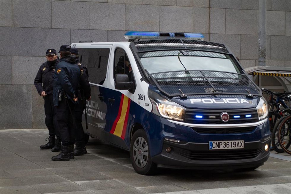 Archivo - Sucesos.- Detenido en Valladolid por romper el retrovisor y rayar un coche tras una discusión por un aparcamiento