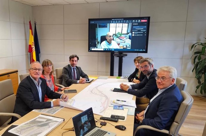 Archivo - Reunión entre representantes de la Diputación de Álava y el Ministerio de Transportes, Movilidad y Agenda Urbana