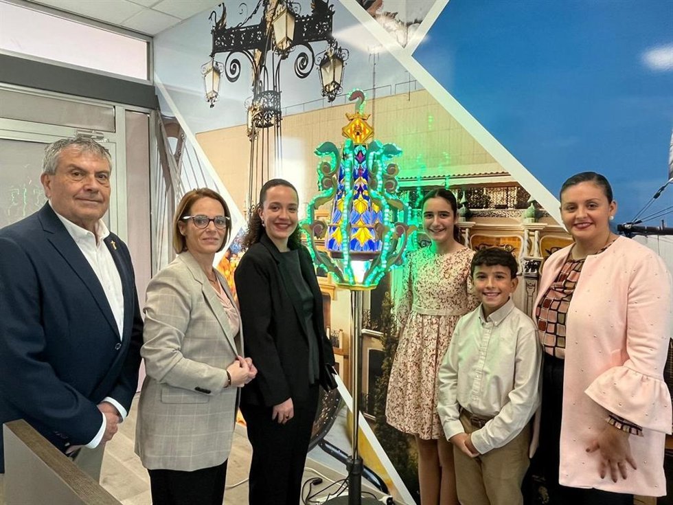 Tourist Info de la estación de Adif luce la Gaiata ganadora del tercer premio del 'XI Concurs de Gaites de M'