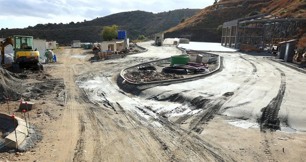 El alcalde de Torrox (Málaga), Óscar Medina, ha dispuesto mediante un escrito implantar en el municipio una planta pionera en la comarca de la Axarquía destinada al tratamiento de residuos vegetales.