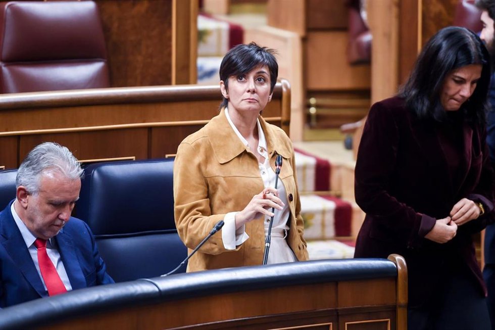 La ministra de Vivienda y Agenda Urbana, Isabel Rodríguez, durante una sesión de control al Gobierno, en el Congreso de los Diputados, a 12 de noviembre de 2025, en Madrid (España). 