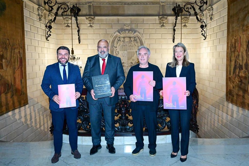El alcalde de Palma, Jaime Martínez, la directora territorial de CaixaBank en Baleares, Maria Cruz Rivera, y el chef y embajador de la entidad bancaria Ferran Adri.